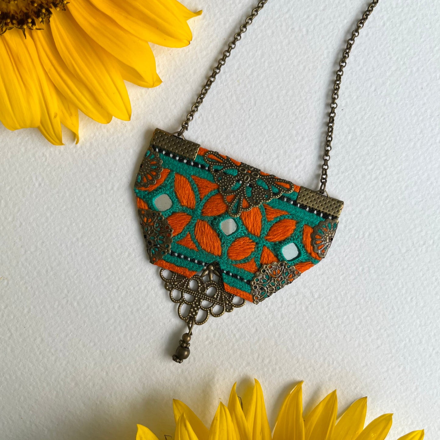 OROSI NECKLACE